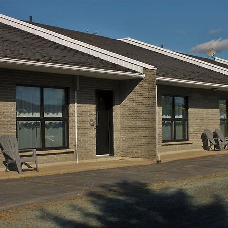 Motel Du Canton Valcourt Kültér fotó